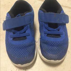 Boy Nike Shoes Size 9